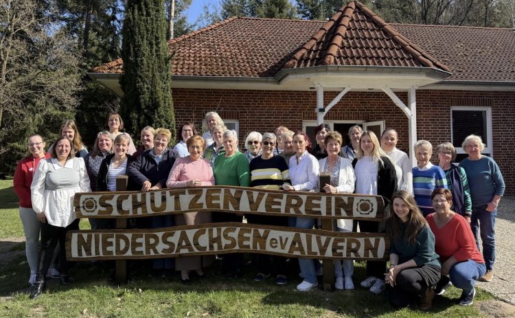 Gut gestärkte Teilnehmende am Damenbeste-Frühstück